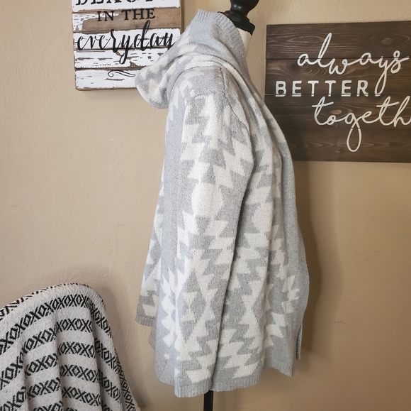 Charlotte Russe Size Small Sweater Shall Cardigan. - Picture 6 of 8